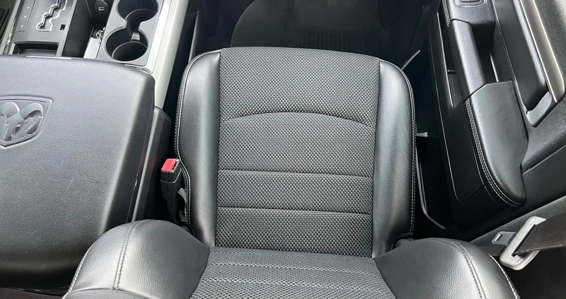 Dodge RAM cena 108900 przebieg: 298000, rok produkcji 2013 z Grójec małe 352
